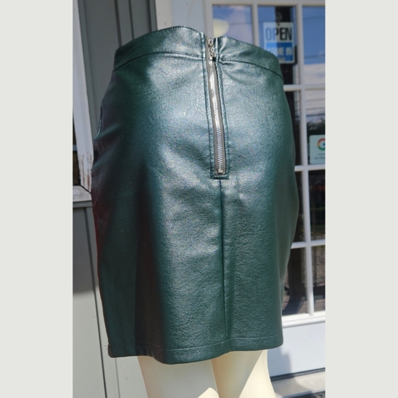 Zeagoo Mini skirt, PU, Forest green, Sm, EUC ✔️ - Picture 3 of 8